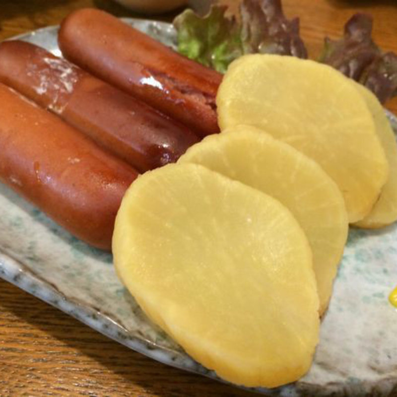 ソーセージとたくわんの燻製(立呑処　ぎん虎)