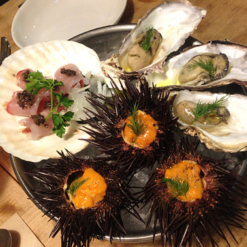 豪快に盛られた贅沢な一皿『海の盛り合わせ3種』(立町バル GILLS （ジルズ）)