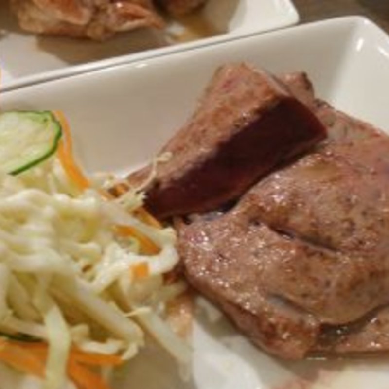 牛レバーの生焼け（レアー）(笑い処 呑人 )