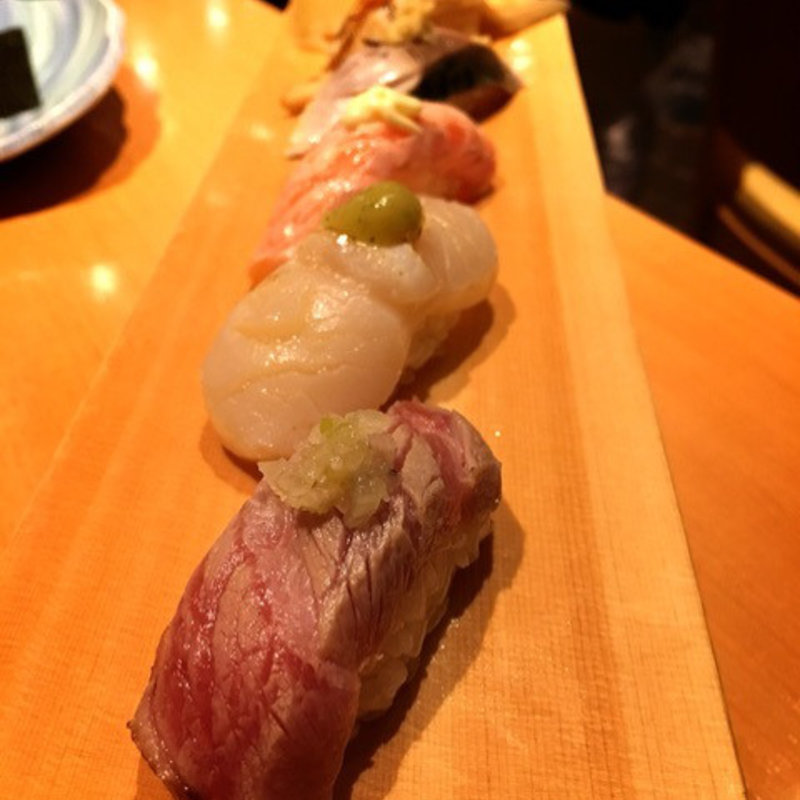 炙りにぎりの盛合せ(築地玉寿司 築地本店)