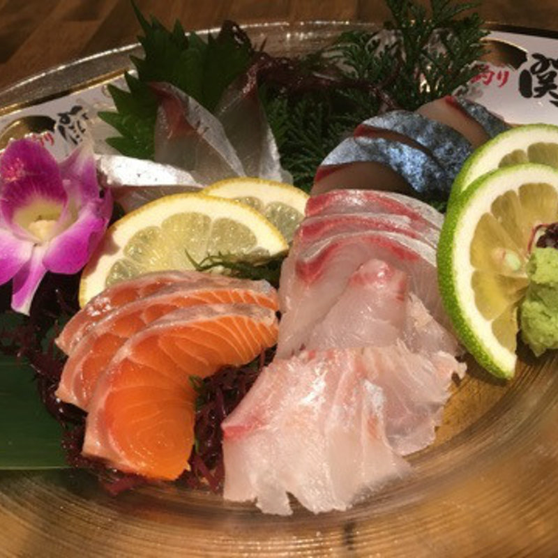 お刺身の盛り合わせ(米と葡萄)