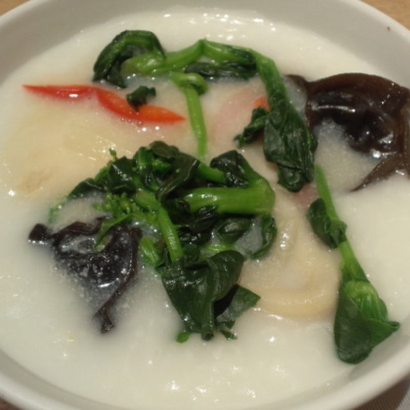 やわらかい鶏肉と野菜を使用した
塩味ベースの豆乳粥(粥茶館 糖朝 東京ミッドタウン店)