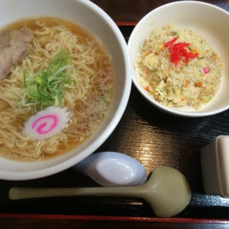 特製ラーメンと半チャーハンセット(紺のれん 望月　東静岡店　 （コンノレン）)