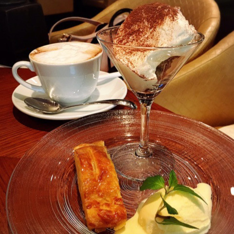 温かいアップルパイとバニラアイスクリーム(中国料理「旬遊紀」)