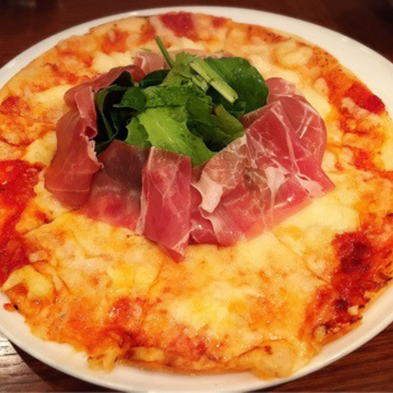 生ハムとベビーリーフのピザ(中国料理「旬遊紀」)