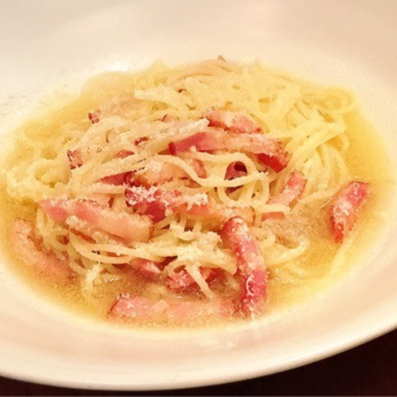 黒コショウとベーコンのパスタ(中国料理「旬遊紀」)