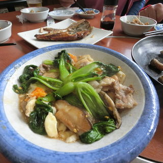 キノコ/豆腐/豚肉/青梗菜の炒め物(絣家 （かすりや）)