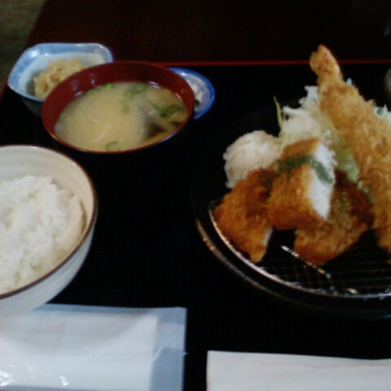 ミックスシーフードフライ定食(綾綺殿 （リョウキデン）)