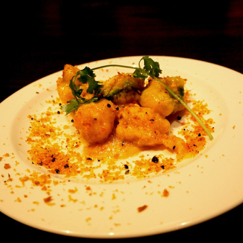 揚げ物二種 
黄金スパイスパウダーがけ(神楽坂 中華料理 縁香園)