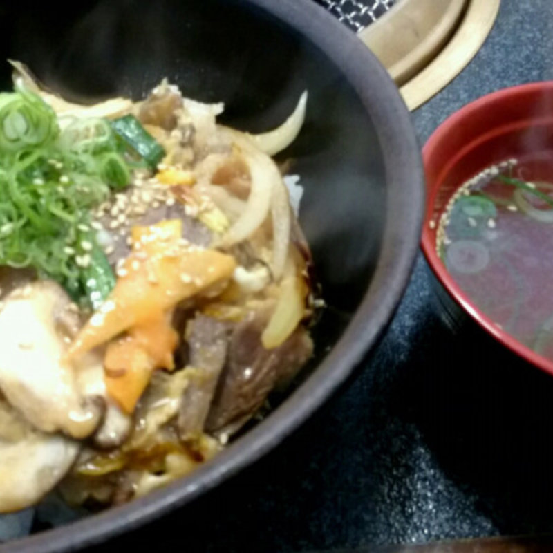 和牛すじ丼(美っちゃんチロリン村)
