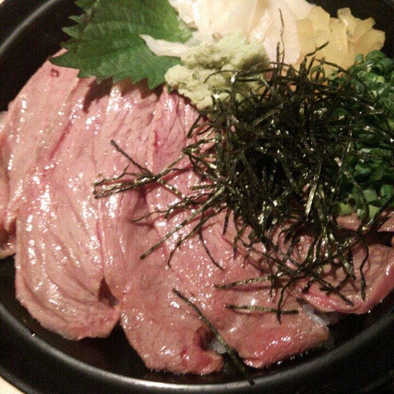 和牛炙り丼(肉割烹バル)