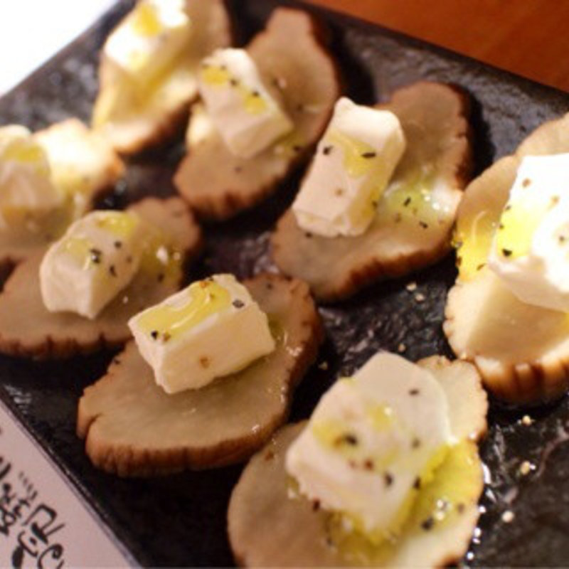 いぶりがっこのクリームチーズのせ(肉小屋 板橋本店)