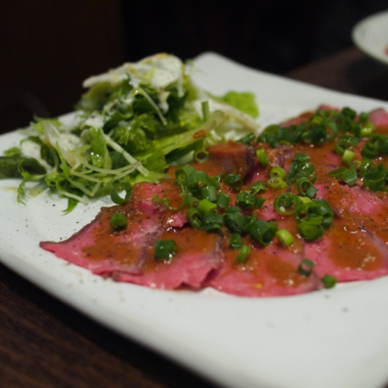 牛のたたき(肉系居酒屋 肉十八番屋 五反田店)