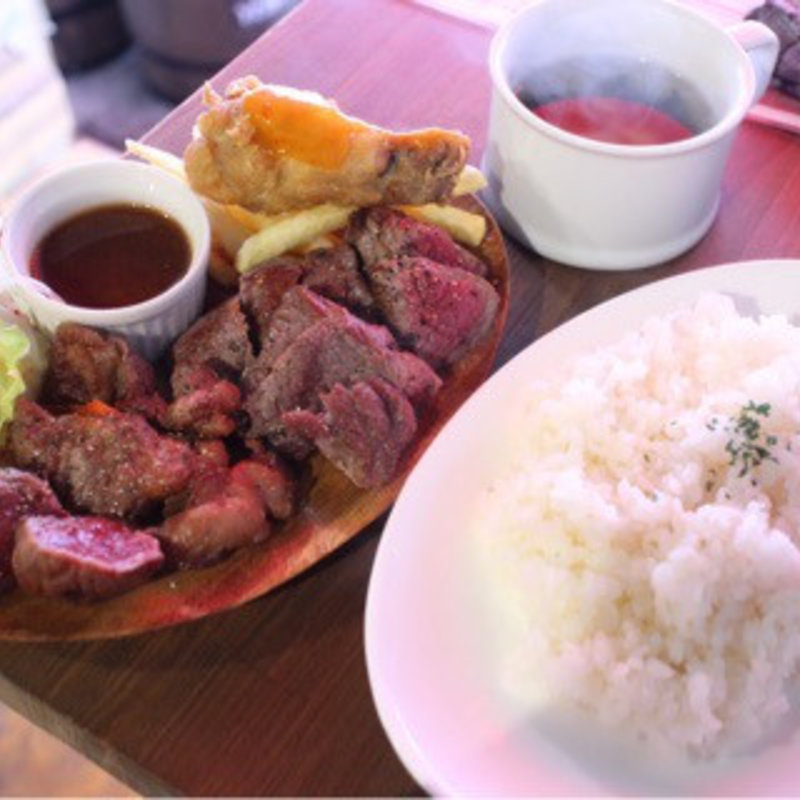 肉盛りステーキ4種のランチ＋牛スジカレーがけ(肉酒場 ブラチョーラ 亀戸店 )