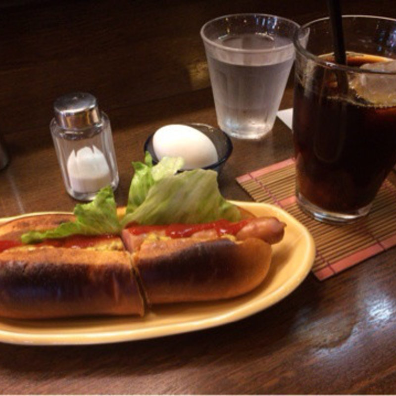 モーニング ホットドッグとアイスコーヒー(自家焙煎 珈琲庵)
