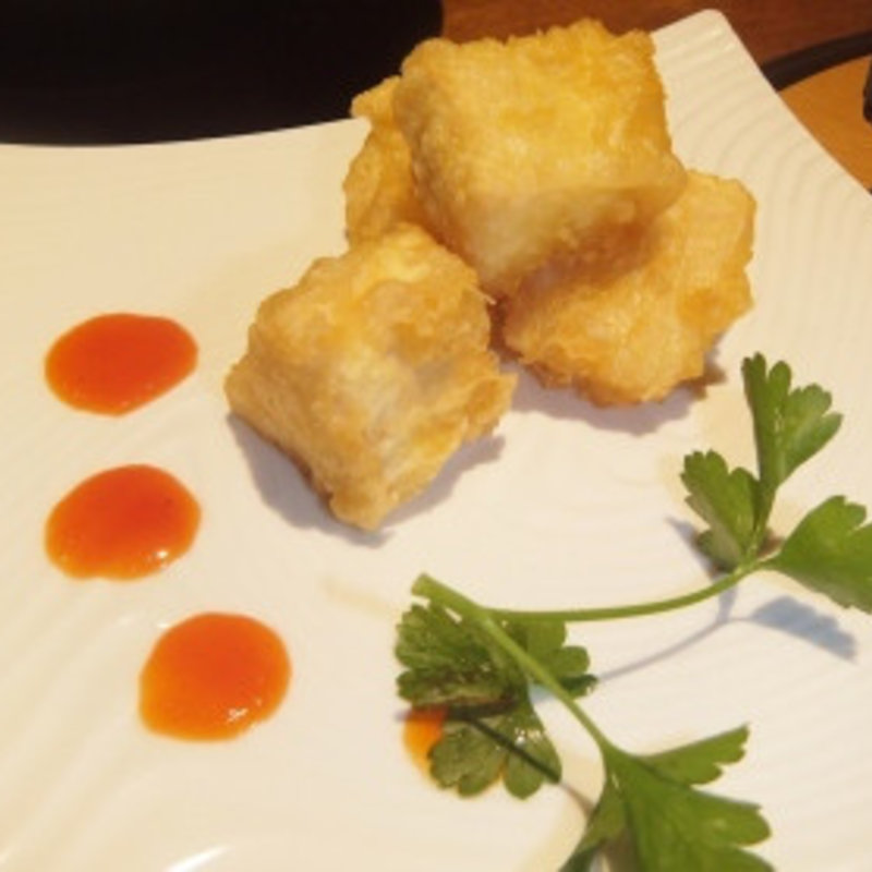 カマンベールチーズの天ぷら(自然洞 Cha-Yon-Don 新宿西口駅前店 （じねんどうちゃよんどん）)