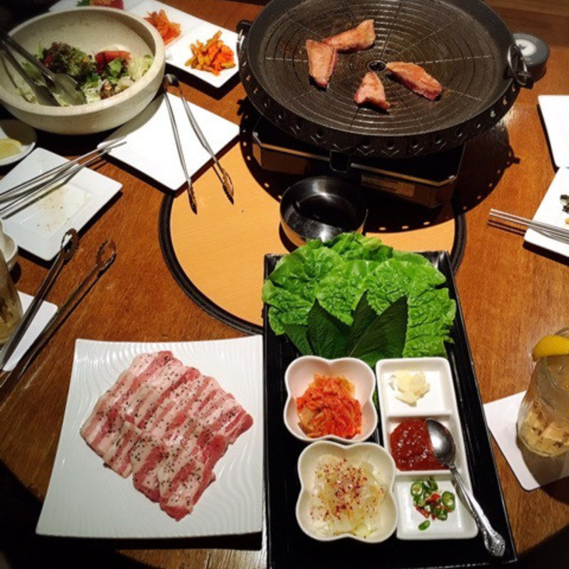 三元豚の厚切りサムギョプサル　(自然洞 Cha-Yon-Don 新宿西口駅前店 （じねんどうちゃよんどん）)