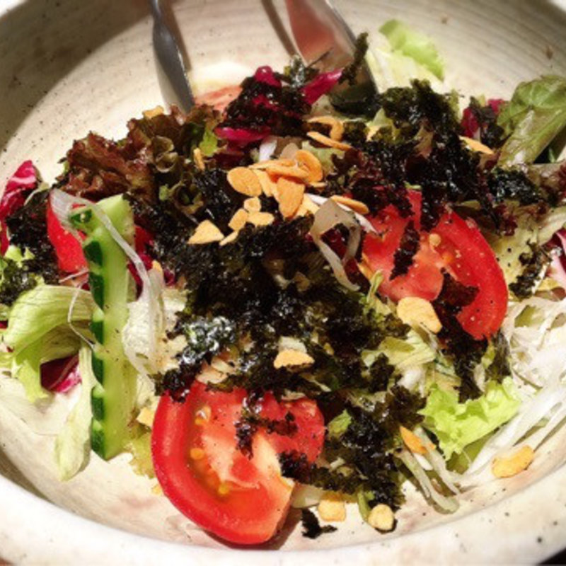 有機サンチュとレタスの塩チョレギサラダ　(自然洞 Cha-Yon-Don 新宿西口駅前店 （じねんどうちゃよんどん）)