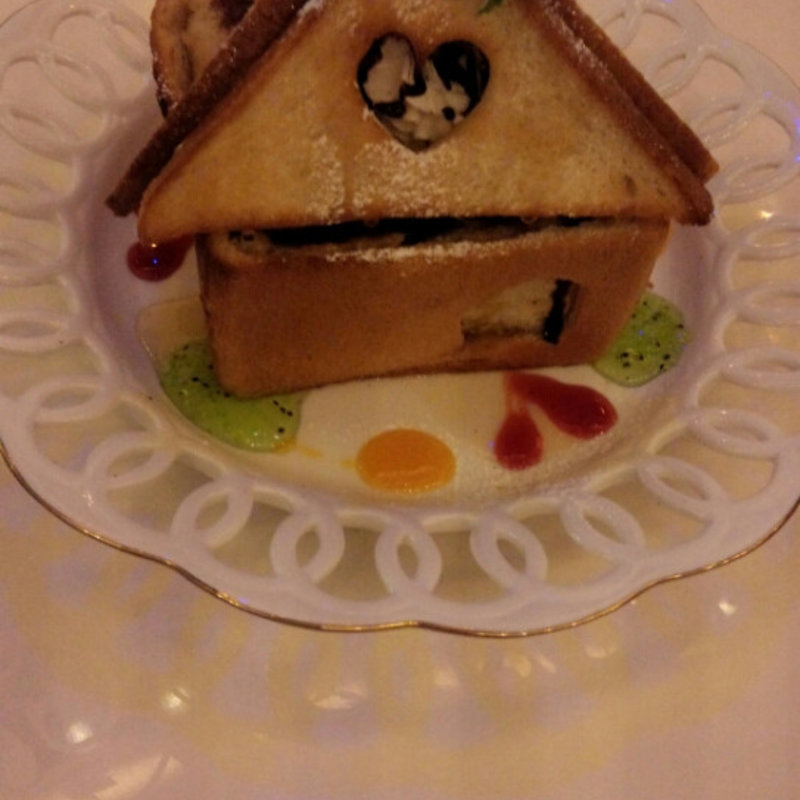 小さくなったｱﾘｽの大きな大きなﾊﾆｰﾄｰｽﾄﾊｳｽ(舞踏の国のアリス)