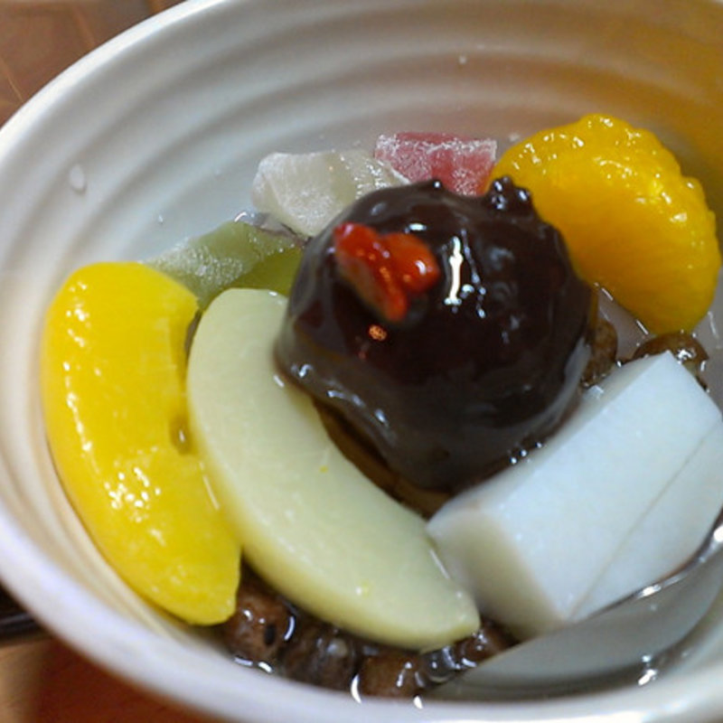 桃のあんみつ(船橋屋 亀戸天神前本店 （ふなばしや）)