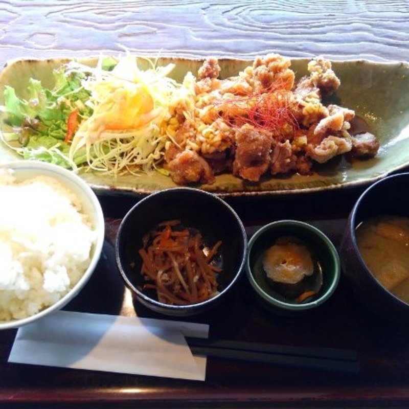 日替わりランチ　パリパリ！！油淋鶏（ユーリンチー）定食(黒豚・鮮魚 芋蔵 焼酎)