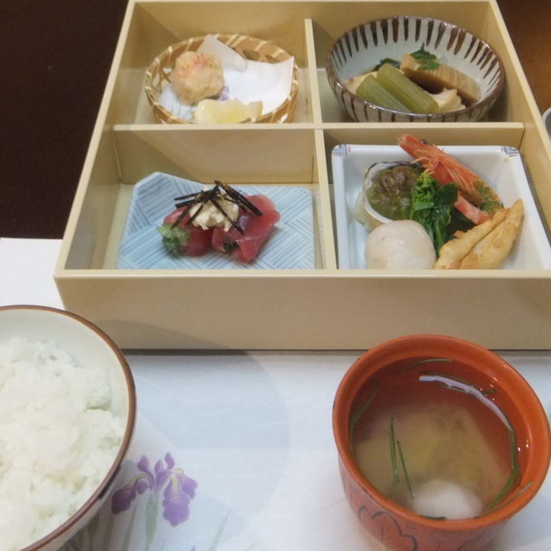 幕の内弁当(花がすみ)