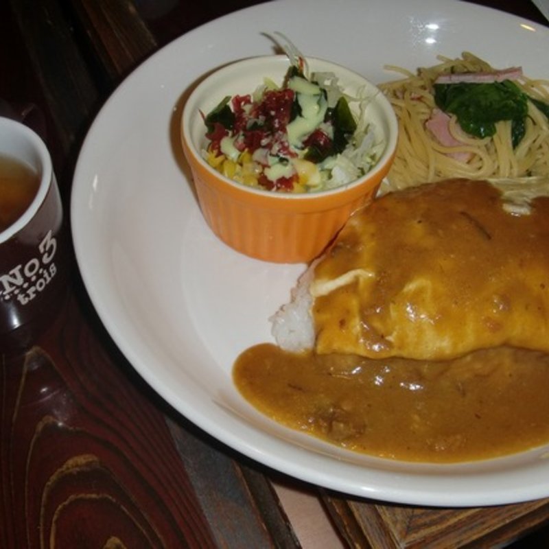 納豆オムカレー(花きゃべつ)