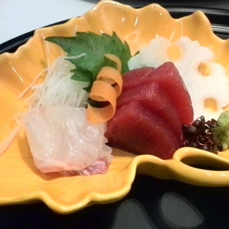 お造り　マグロと真鯛(花ごよみ東京)