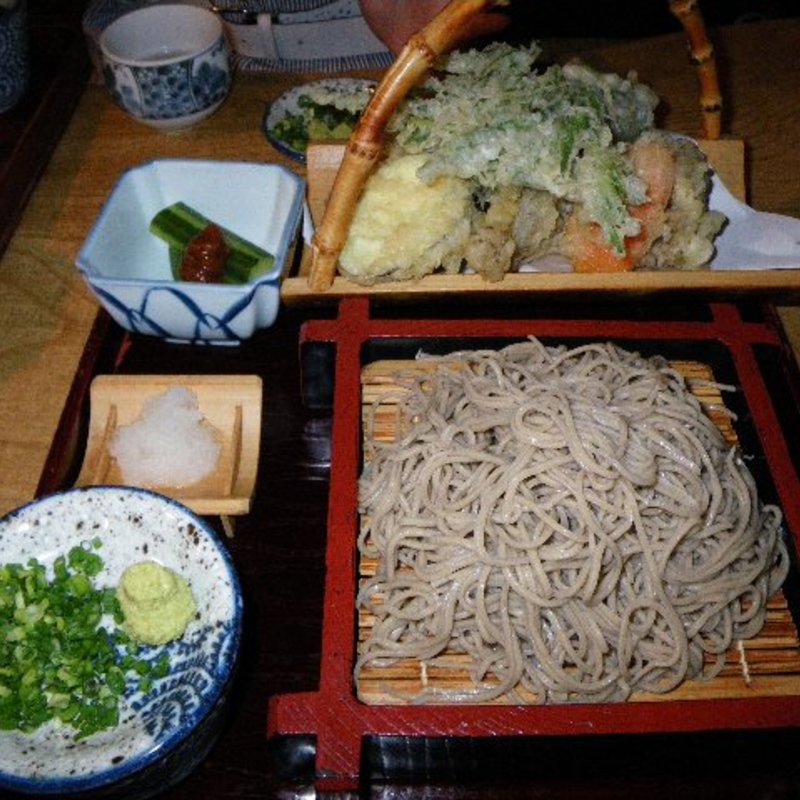 天ざるそば（ざるそば・舞茸の天ぷら・季節の小鉢のセット）(花郷庵 （かごうあん）)