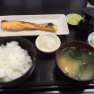 焼鮭定食(茶とら)