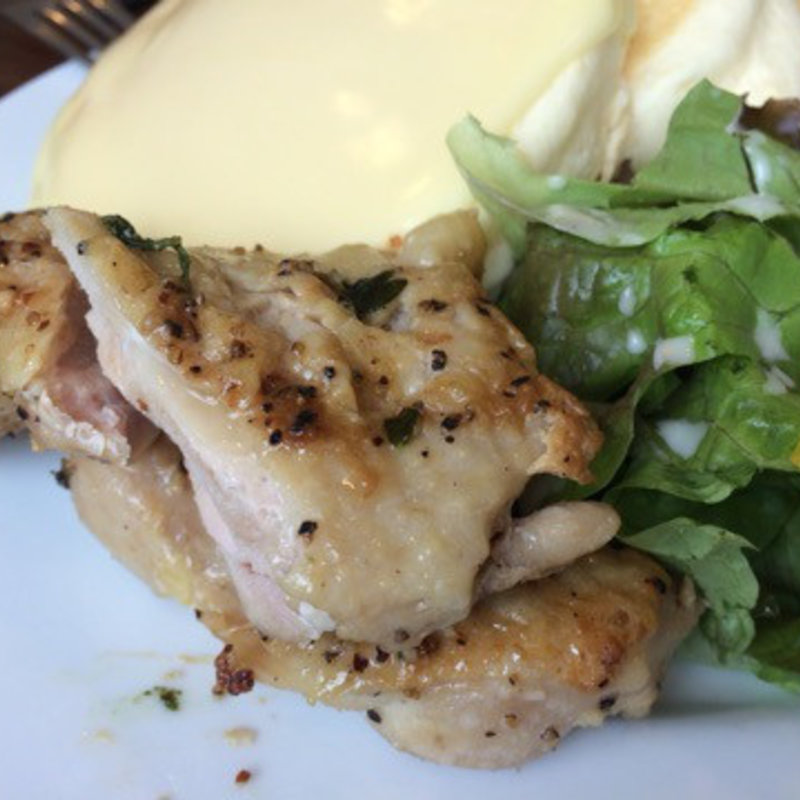 サラダとグリルチキン(KANON PANCAKES　)