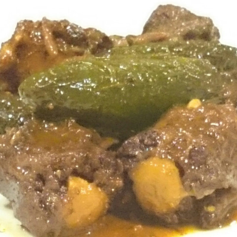 牛テールとこどもピーマンの煮込み(茶月斎)