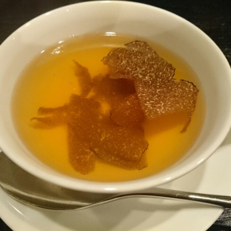 蝦夷鮑と菜の花の黒オリーヴ炒め(茶月斎)