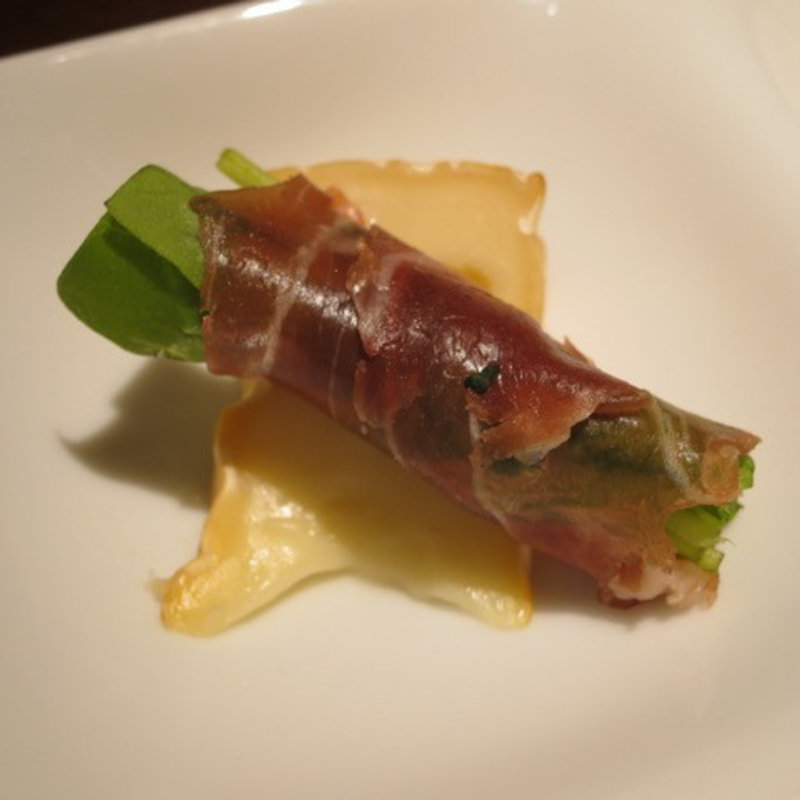 カマンベール燻製 ルッコラ生ハム巻き(茶良ら 3丁目店 （サララ）)