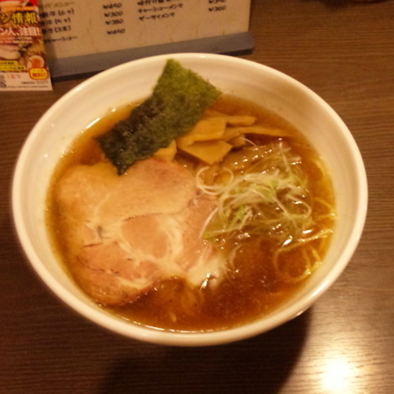 らーめん（中盛り）(荻窪らーめん 栄龍軒)