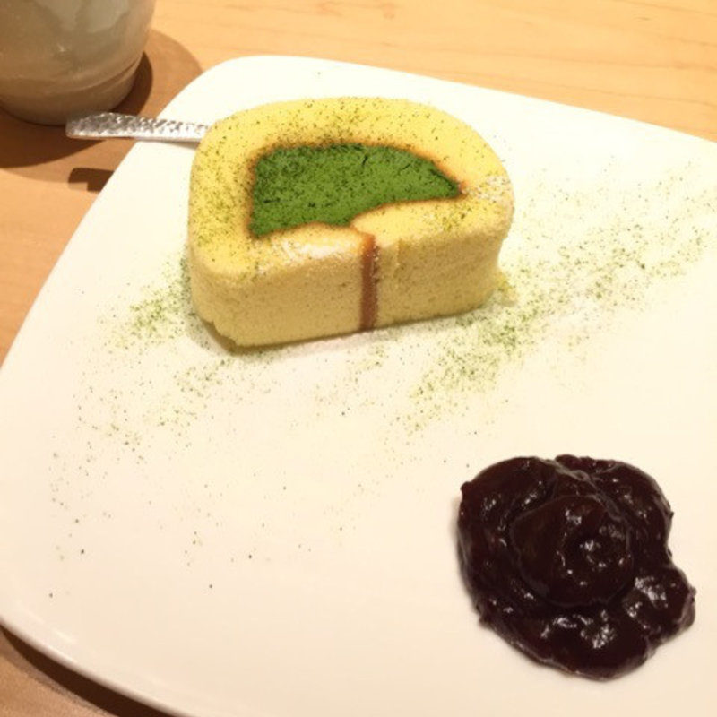 宇治抹茶のロールケーキ(菜な)