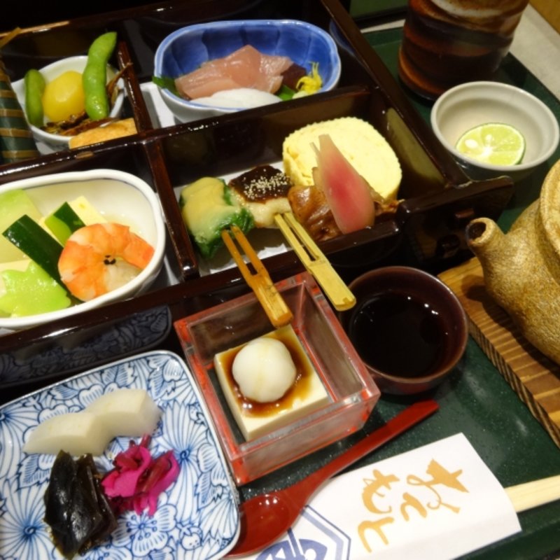 萬重弁当【梅】(萬重 ポルタ店 （まんしげ）)