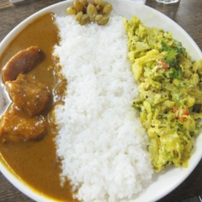 チキンカレーとココナツカレーのダブル(葡萄舎)