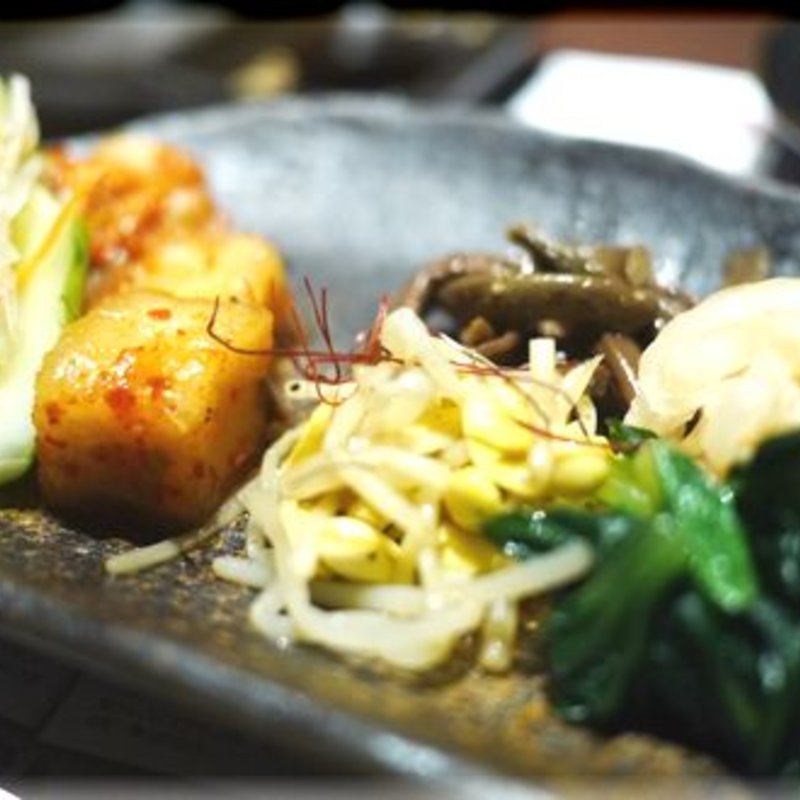 キムチとナムルの盛り合わせ(黒毛和牛焼肉 薩摩 牛の蔵 本町店)