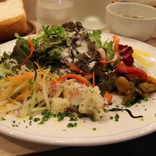 プレートランチ(薬院ベーカリー)