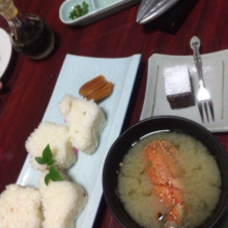 伊勢エビの殻で出汁を取ったお味噌汁に一口ケーキ(藍風亭 )