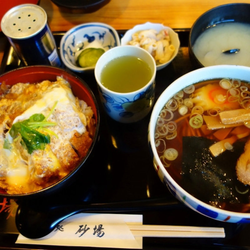 カツ丼とラーメンのセット(砂場)