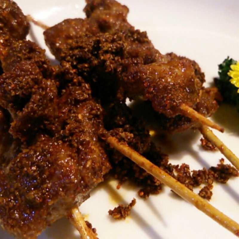 ラムの串焼き（辛さ2）(西安刀削麺&小皿酒場)