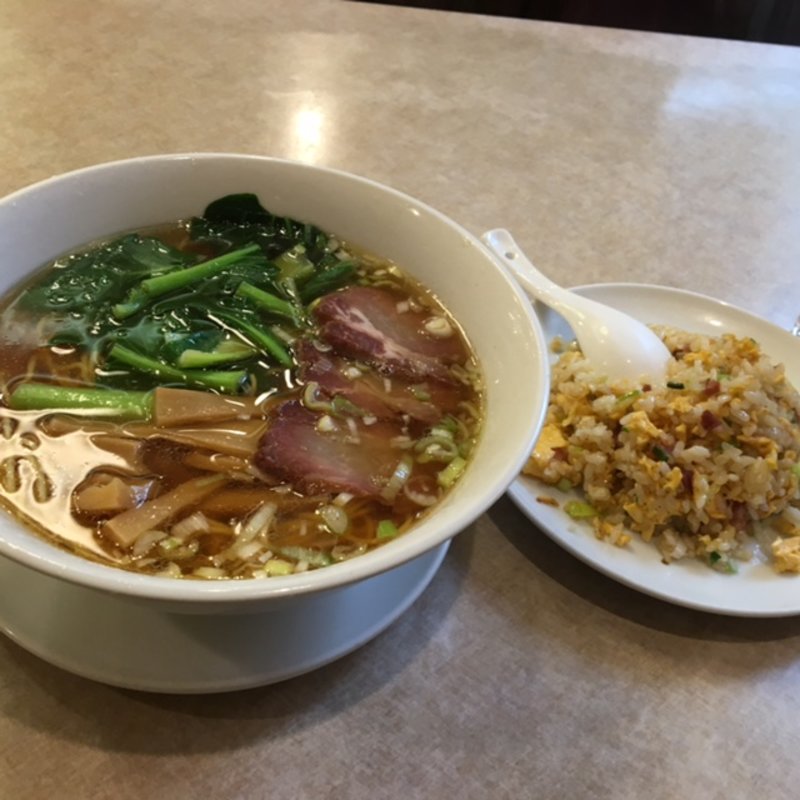 チャーシューメンと五目半炒飯(謝朋酒樓)