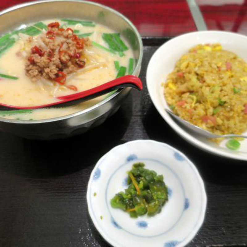 麺飯セット（豚骨台湾ラーメン＋カレー炒飯）(豊澤園)