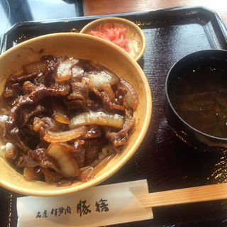 伊勢牛上肉牛丼(豚捨 （ブタステ）)