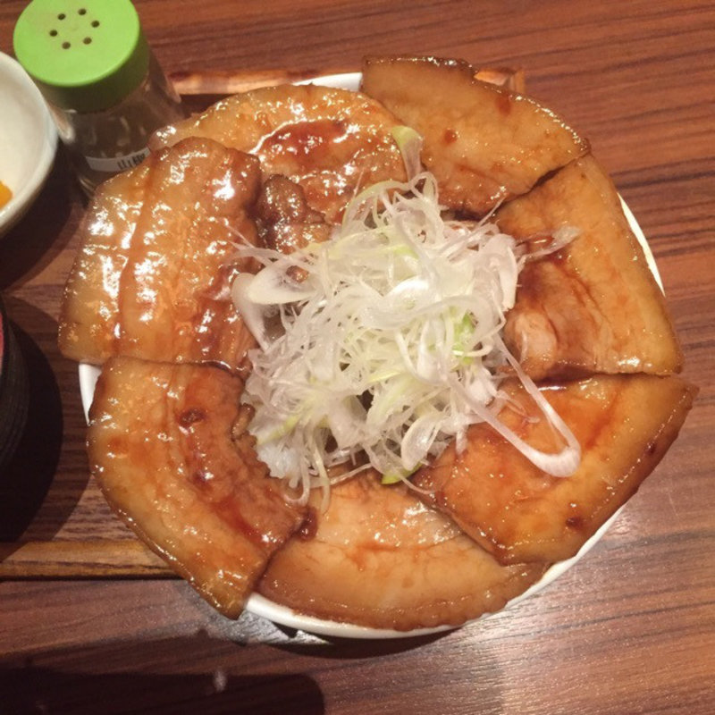 ばら肉ぶた丼(豚料理専門店 銀呈)