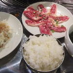 カルビ焼肉定食(東京赤い屋台)