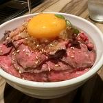 おろし香る ローストビーフ丼(赤身焼肉USHIO （アカミヤキニク ウシオ）)
