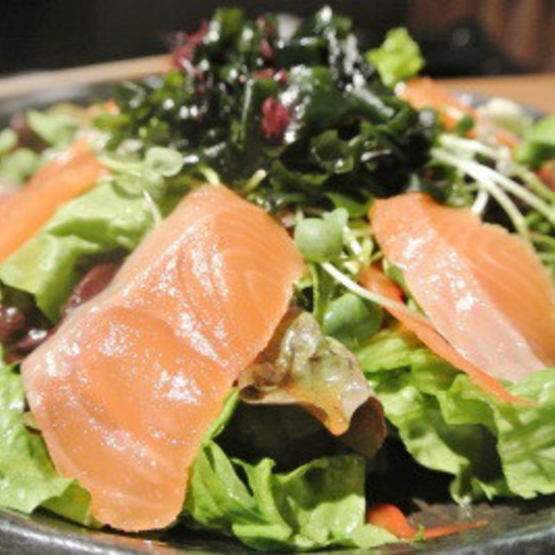 八海山サーモンのサラダ(越後酒房八海山 神楽坂店 )